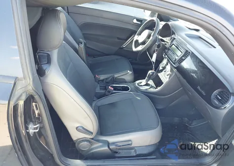 2015 Volkswagen Beetle 1.8T Fleet Edition z USA, uszkodzony, nr VIN 3VWF17AT4FM646346